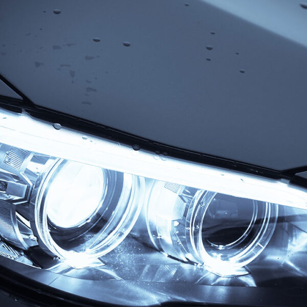 Aumenta la sicurezza della tua auto con l'Illuminazione LED BlackLight e Sirius