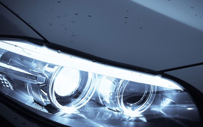 Aumenta la sicurezza della tua auto con l'Illuminazione LED BlackLight e Sirius