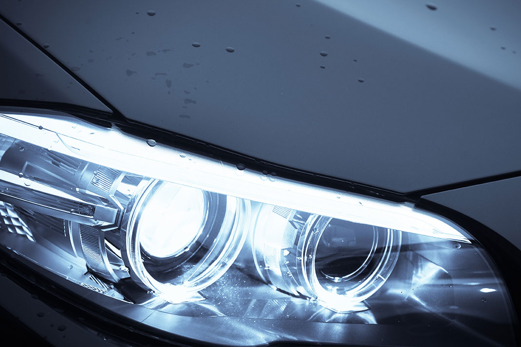 Aumenta la sicurezza della tua auto con l'Illuminazione LED BlackLight e Sirius